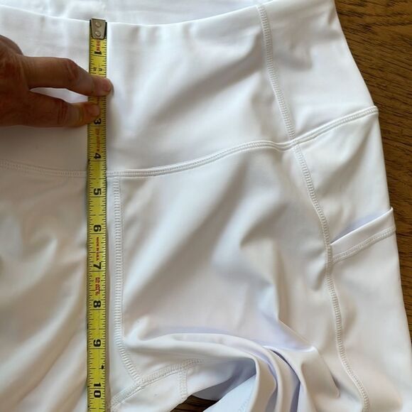 Kcutteyg white exercise capris with side pockets.  New with tags - Picture 9 of 13